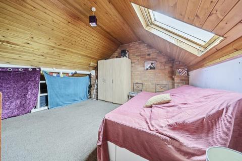 Flat B, 210 Basingstoke Road, Reading, RG2 0HH