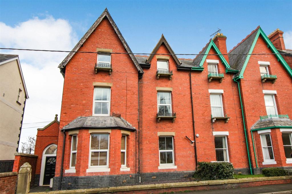 Sea Road, Abergele, Conwy, LL22 7BU 2 bed flat £125,000