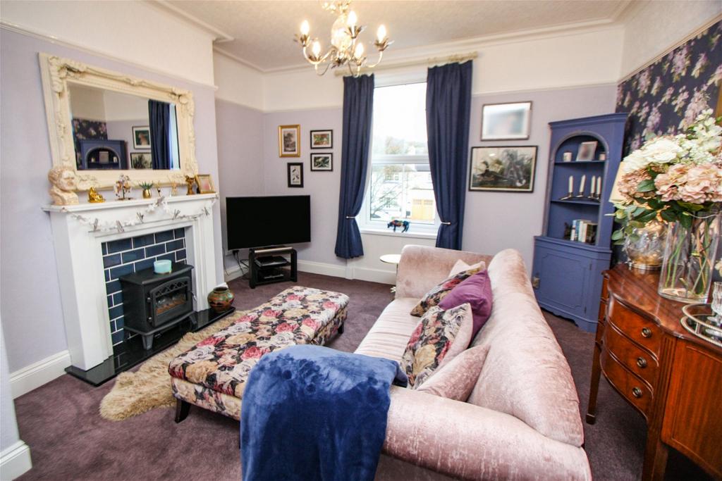 Sea Road, Abergele, Conwy, LL22 7BU 2 bed flat £125,000