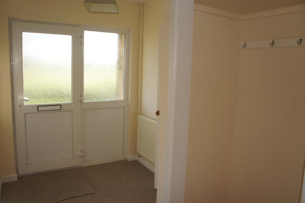 Seaborough DT8 3 bed detached bungalow £1,450 pcm (£335 pw)