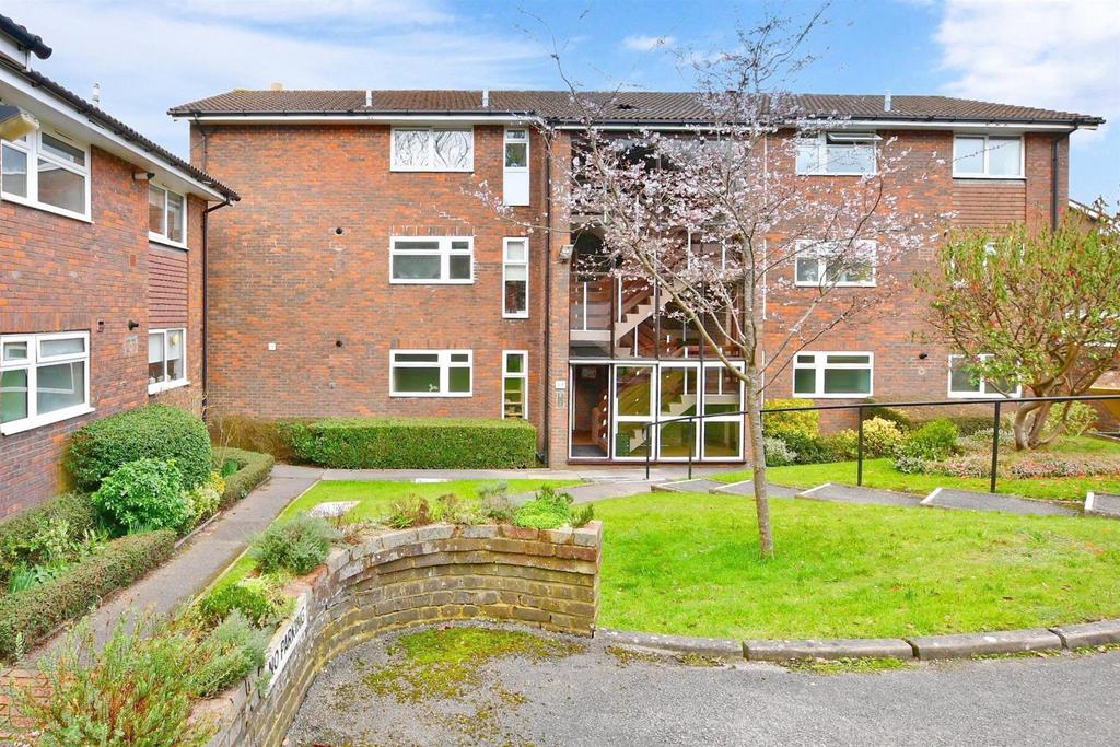 Beacon Road, Crowborough, East Sussex 2 bed ground floor flat £310,000
