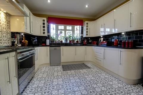 4 bedroom detached house for sale, Brook Lane, Sarisbury Green