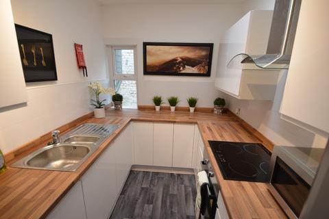 5 bedroom flat to rent, Available Now - 1 Room - Worcester Road, Malvern