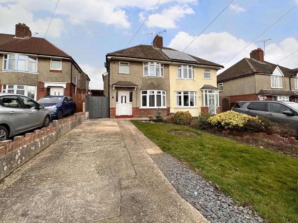 Ashford Grove, Yeovil, Somerset, BA21 3 bed semidetached house £285,000