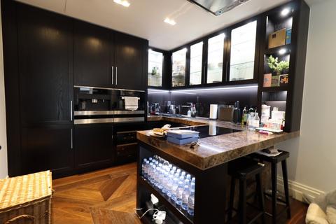 2 bedroom flat for sale, Gladstone House, Strand, London, WC2R