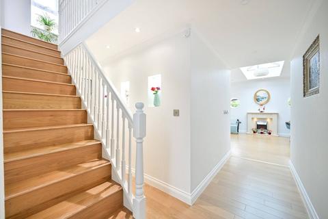 8 Thamesgate Close, Richmond, TW10 7YS
