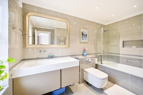 8 Thamesgate Close, Richmond, TW10 7YS
