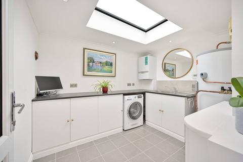 8 Thamesgate Close, Richmond, TW10 7YS