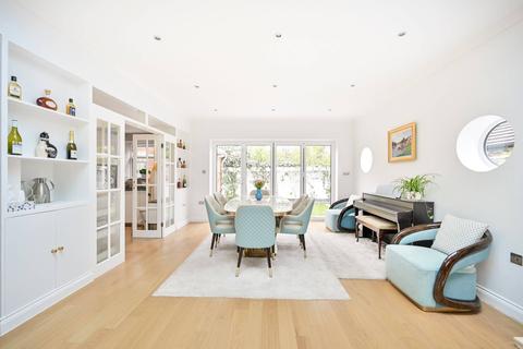 8 Thamesgate Close, Richmond, TW10 7YS