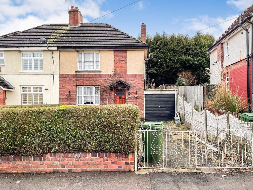 123 Laurel Road, Dudley, DY1 3EY 3 bed semi-detached house - £49,000