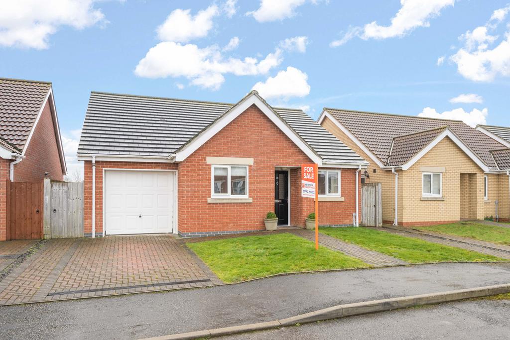 Blyton Road, Skegness, PE25 2 bed detached bungalow £230,000