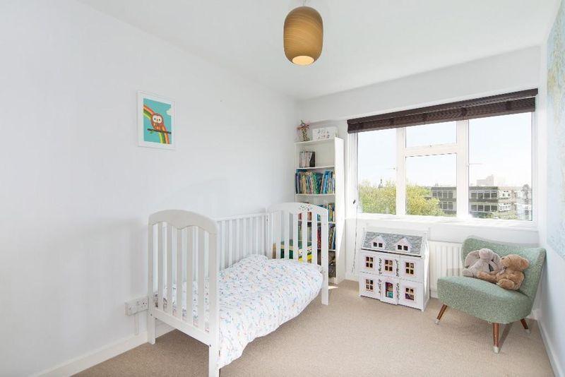 Spencer Rise, London, NW5 3 bed flat £2,400 pcm (£554 pw)