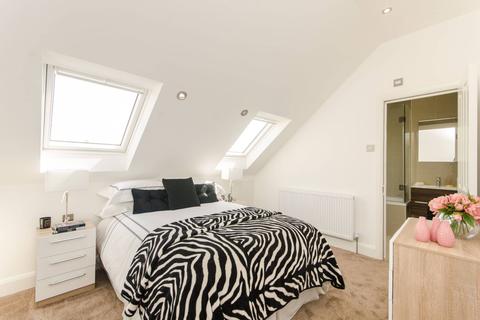 Flat 2, 65 Caithness Road, Mitcham, CR4 2EY