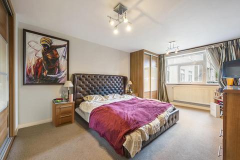 2 bedroom flat for sale, Sheringham,  St. John's Wood,  NW8