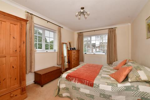 26 The Copse, Fetcham, Leatherhead, KT22 9TG