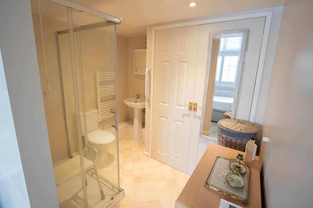 Annexe Shower room