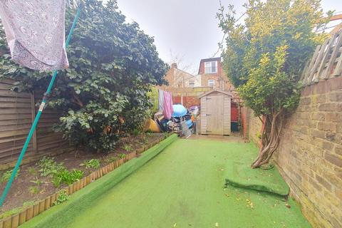 2 bedroom terraced house to rent, Eleanor Road, Bounds Green