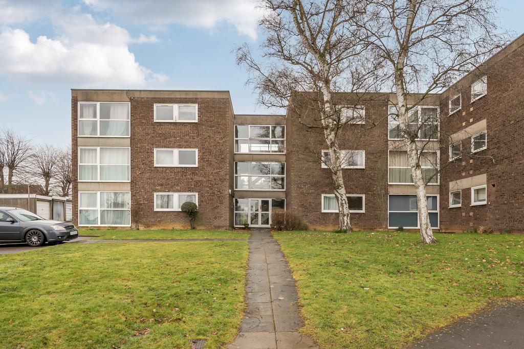 Landcross Drive, Northampton, NN3 2 bed flat £160,000
