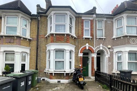 36b Beechfield Road, London, SE6 4NE