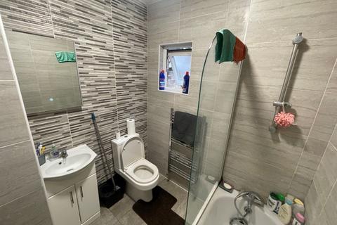 36b Beechfield Road, London, SE6 4NE