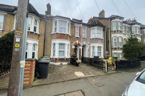 36b Beechfield Road, London, SE6 4NE
