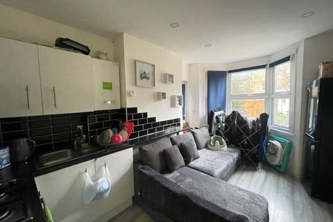 36b Beechfield Road, London, SE6 4NE