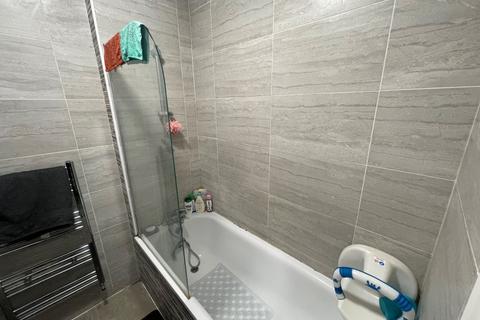 36b Beechfield Road, London, SE6 4NE