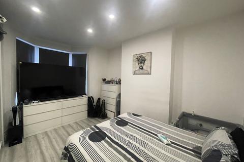 36b Beechfield Road, London, SE6 4NE
