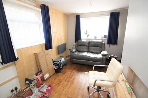 2 bedroom bungalow for sale - Vauxhall Avenue, Jaywick, Clacton-on-Sea