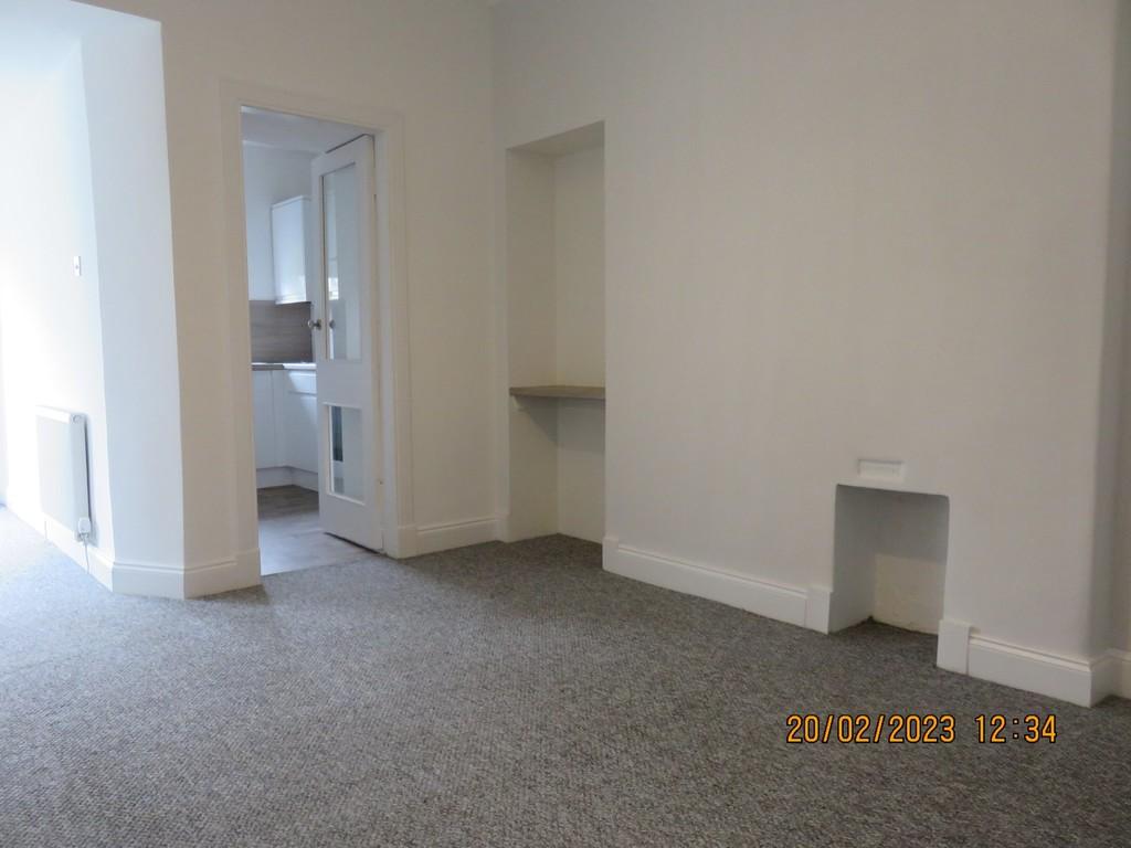 Forth Avenue, Kirkcaldy 2 bed ground floor flat £680 pcm (£157 pw)