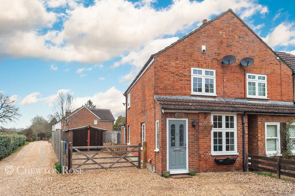 Hatchet Lane, Winkfield 2 bed cottage £475,000