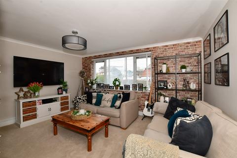 2 bedroom ground floor maisonette for sale - Shamrock Close, Fetcham, Surrey
