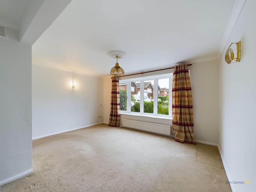 Alderbrook Close, RollestononDove 3 bed semidetached house £250,000