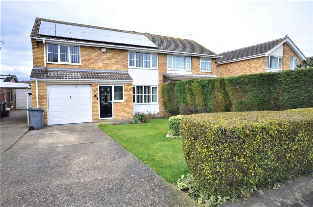 Grampian Way, Thorne, Doncaster, DN8 3 bed semidetached house £200,000