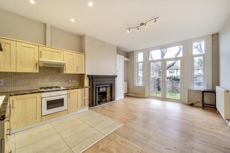 Kirkstall Road London SW2 1 bed apartment £1,650 pcm (£381 pw)