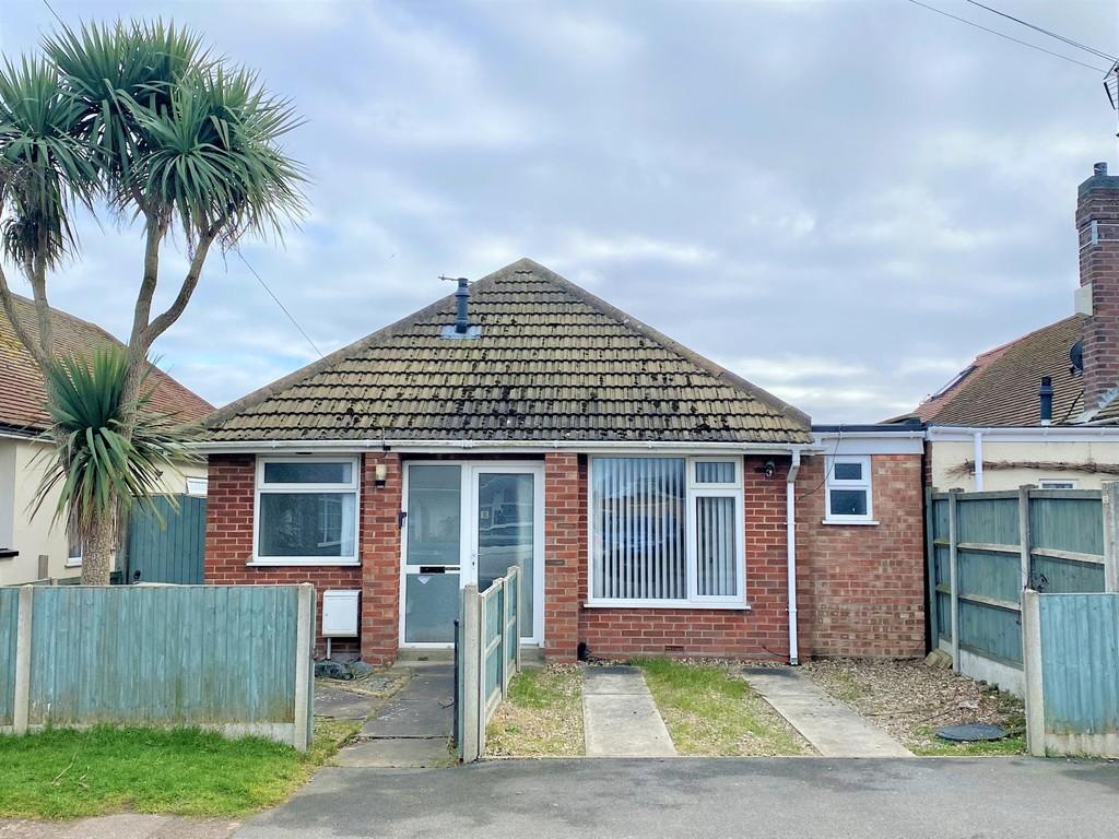 Second Avenue, CaisteronSea 2 bed detached bungalow £950 pcm (£219 pw)