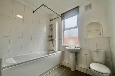 2 bedroom terraced house to rent, Edinburgh Place