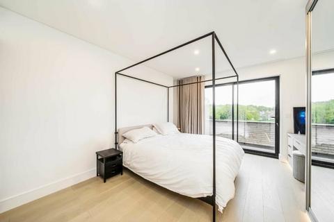 4 bedroom mews to rent, Gulliver Place, Muswell Hill, London