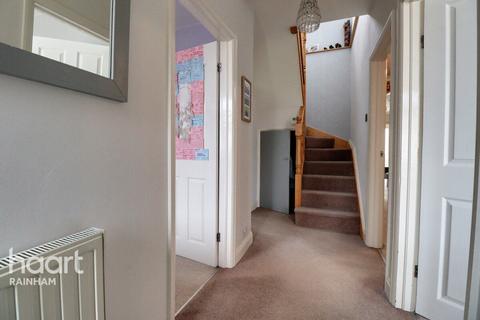 28 Spencer Road, Rainham, RM13 8HB