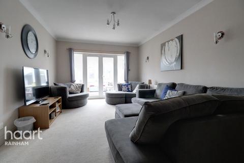 28 Spencer Road, Rainham, RM13 8HB