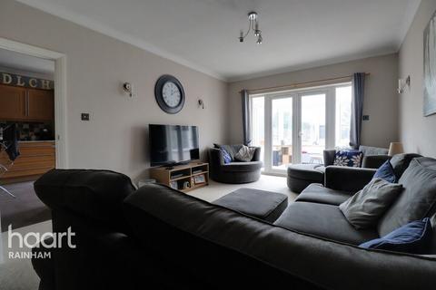28 Spencer Road, Rainham, RM13 8HB