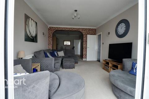 28 Spencer Road, Rainham, RM13 8HB