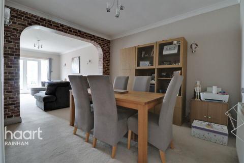 28 Spencer Road, Rainham, RM13 8HB
