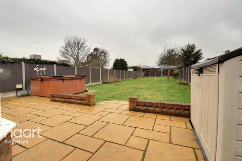 28 Spencer Road, Rainham, RM13 8HB