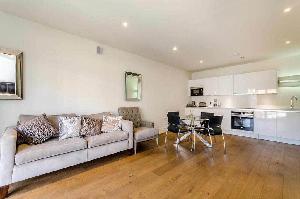 Oakhill Road, East Putney, London, SW15 2 bed flat £2,650 pcm (£612 pw)