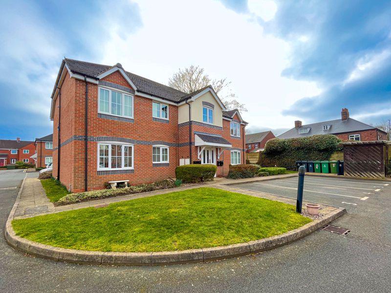 Woodcroft Close, Pelsall, WS3 4DB 2 bed apartment - £145,000