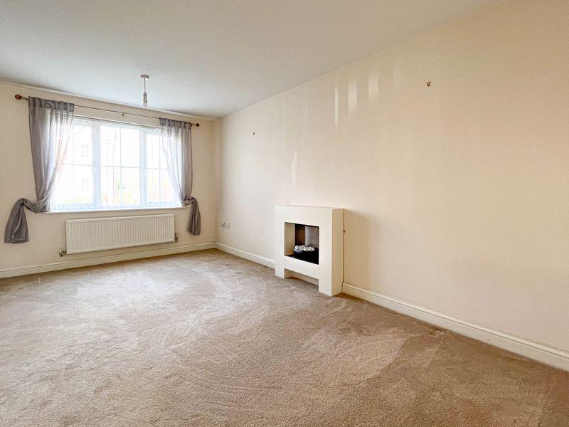 Woodcroft Close, Pelsall, WS3 4DB 2 bed apartment £145,000
