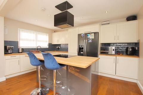 4 bedroom detached house for sale - Burton Road, Habrough, Fields, Immingham