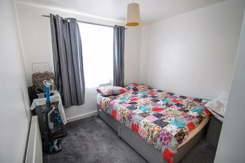 2 bedroom flat for sale, Taywood Road, Northolt