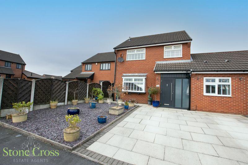 Briary Drive, Astley M29 7PB 3 bed detached house for sale £325,000
